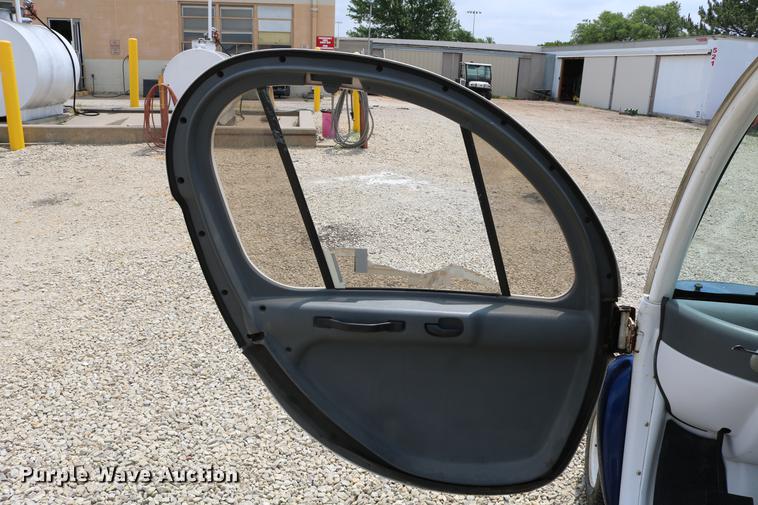 image for item DC7525 2001 Global Electric Motorcars E825 electric car