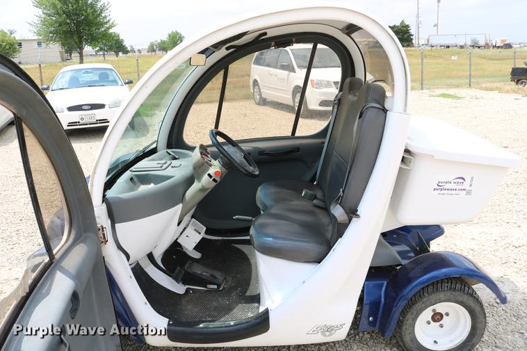 image for item DC7525 2001 Global Electric Motorcars E825 electric car