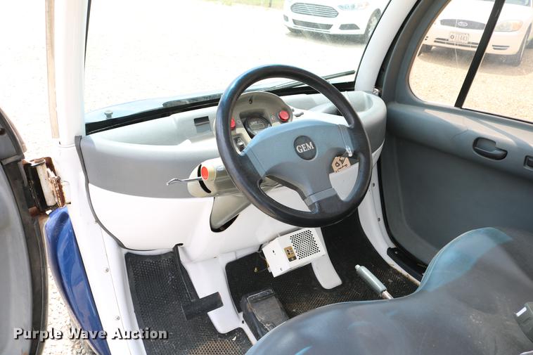 image for item DC7525 2001 Global Electric Motorcars E825 electric car