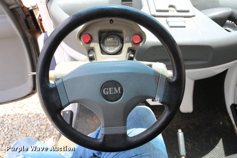 image for item DC7525 2001 Global Electric Motorcars E825 electric car