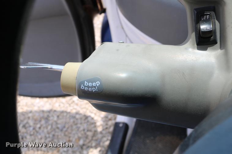 image for item DC7525 2001 Global Electric Motorcars E825 electric car