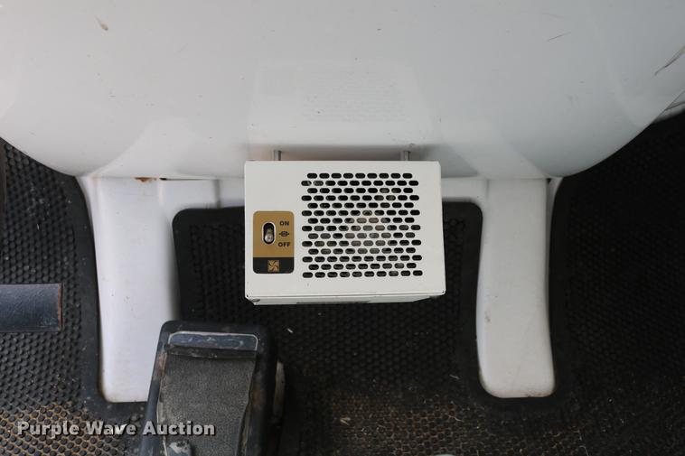 image for item DC7525 2001 Global Electric Motorcars E825 electric car