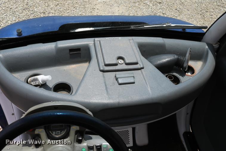 image for item DC7525 2001 Global Electric Motorcars E825 electric car