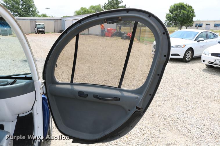 image for item DC7525 2001 Global Electric Motorcars E825 electric car