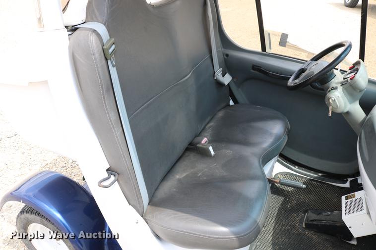 image for item DC7525 2001 Global Electric Motorcars E825 electric car