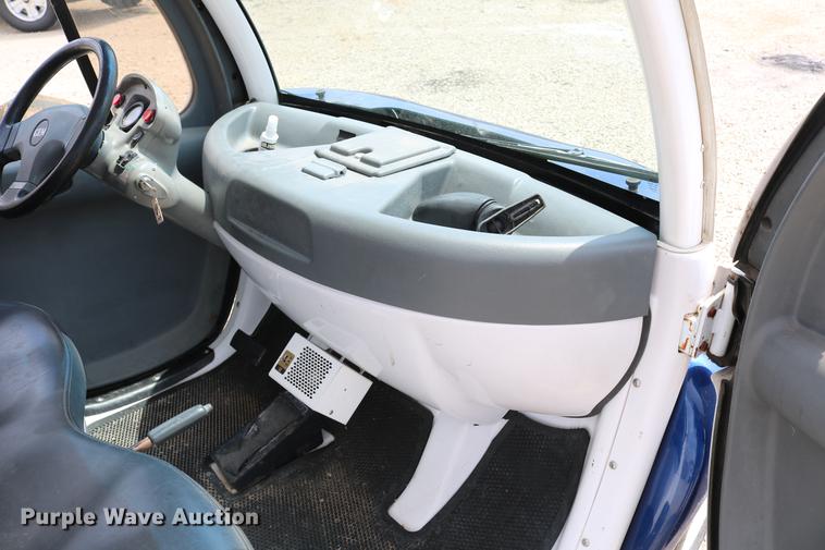 image for item DC7525 2001 Global Electric Motorcars E825 electric car