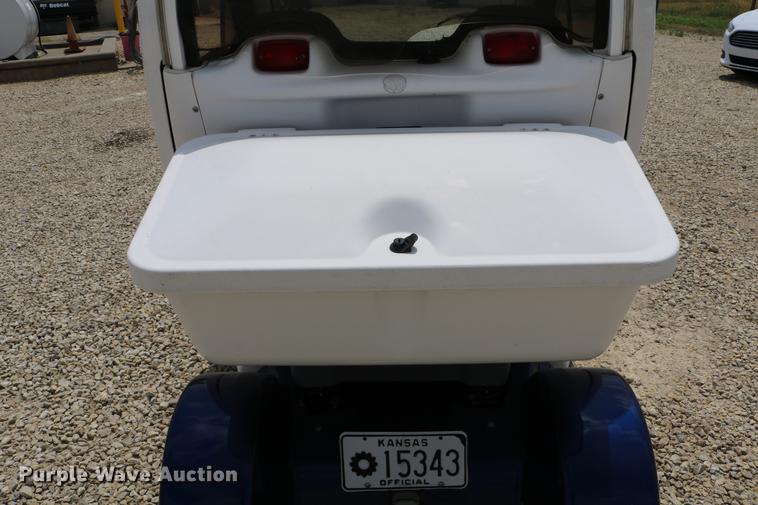 image for item DC7525 2001 Global Electric Motorcars E825 electric car