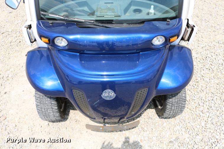 image for item DC7525 2001 Global Electric Motorcars E825 electric car