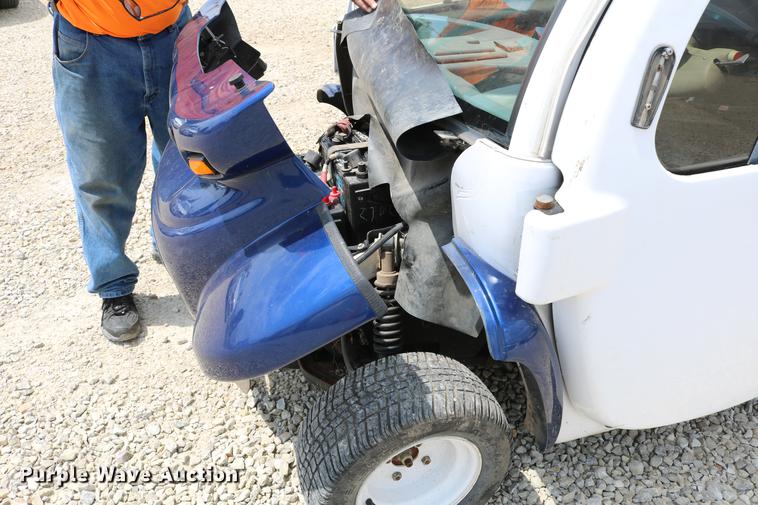 image for item DC7525 2001 Global Electric Motorcars E825 electric car