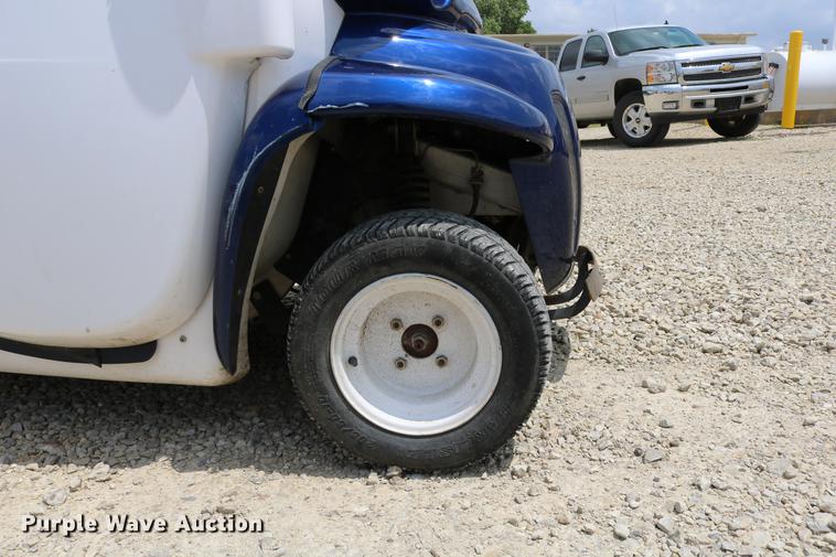 image for item DC7525 2001 Global Electric Motorcars E825 electric car