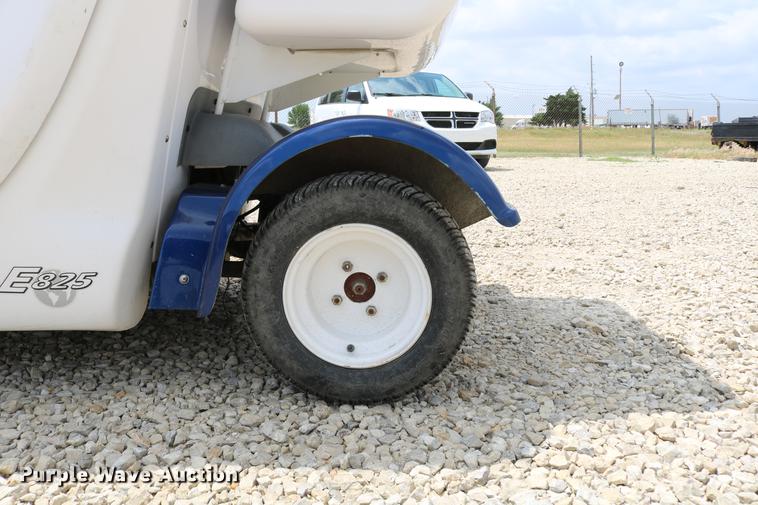 image for item DC7525 2001 Global Electric Motorcars E825 electric car