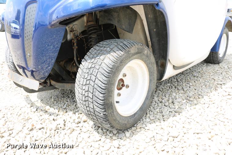 image for item DC7525 2001 Global Electric Motorcars E825 electric car