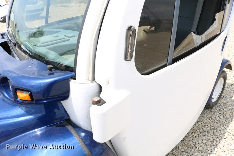 image for item DC7525 2001 Global Electric Motorcars E825 electric car