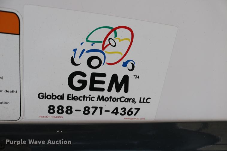 image for item DC7525 2001 Global Electric Motorcars E825 electric car