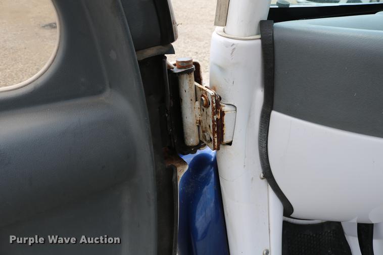 image for item DC7525 2001 Global Electric Motorcars E825 electric car