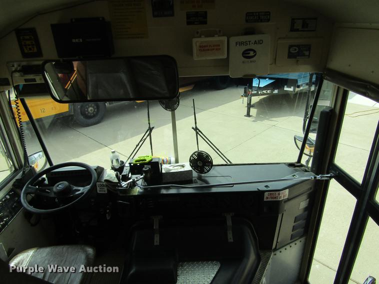 image for item DD5714 1995 Blue Bird TC2000 school bus