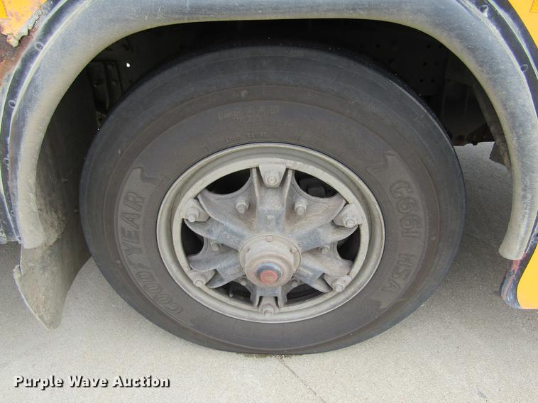 image for item DD5714 1995 Blue Bird TC2000 school bus