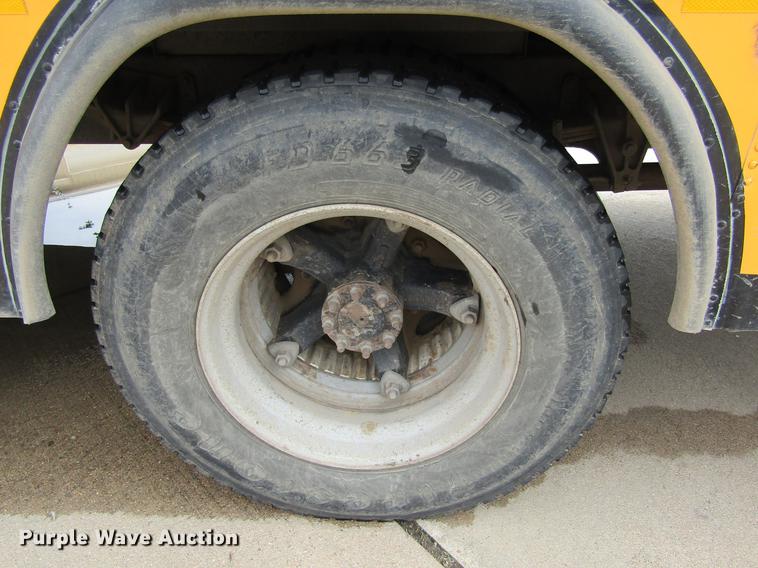 image for item DD5714 1995 Blue Bird TC2000 school bus