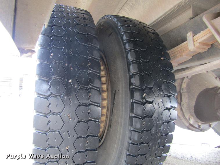 image for item DD5714 1995 Blue Bird TC2000 school bus