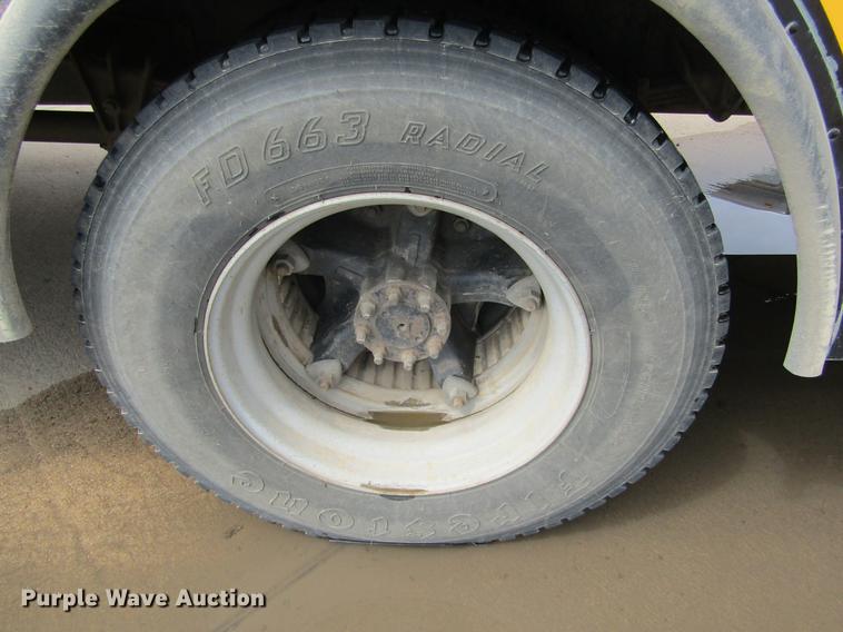 image for item DD5714 1995 Blue Bird TC2000 school bus