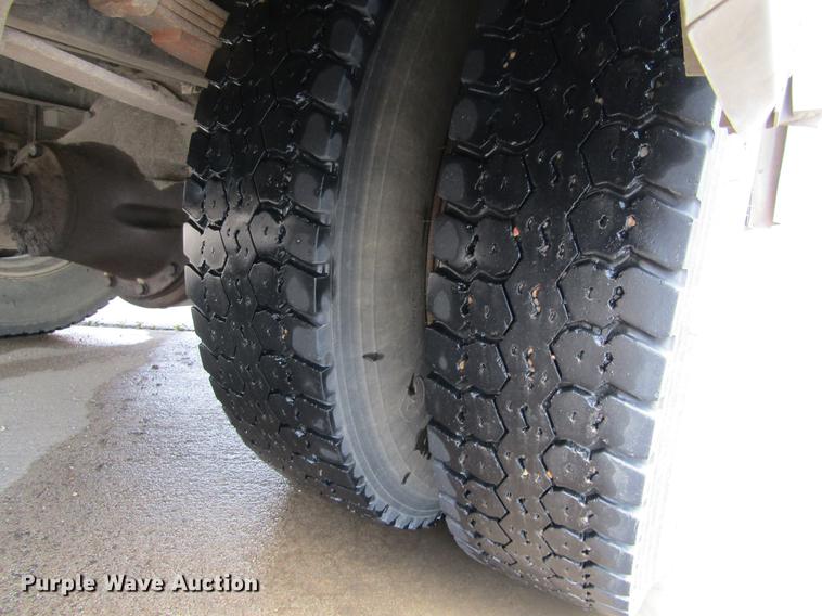 image for item DD5714 1995 Blue Bird TC2000 school bus