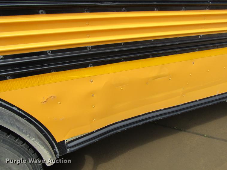 image for item DD5714 1995 Blue Bird TC2000 school bus