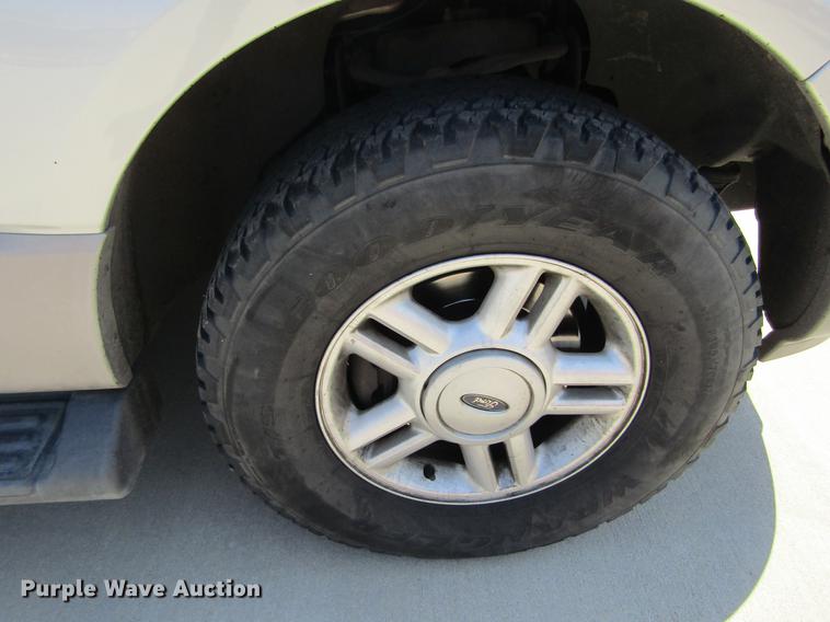 image for item DD5728 2003 Ford Expedition XLT SUV