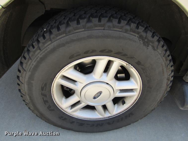 image for item DD5728 2003 Ford Expedition XLT SUV