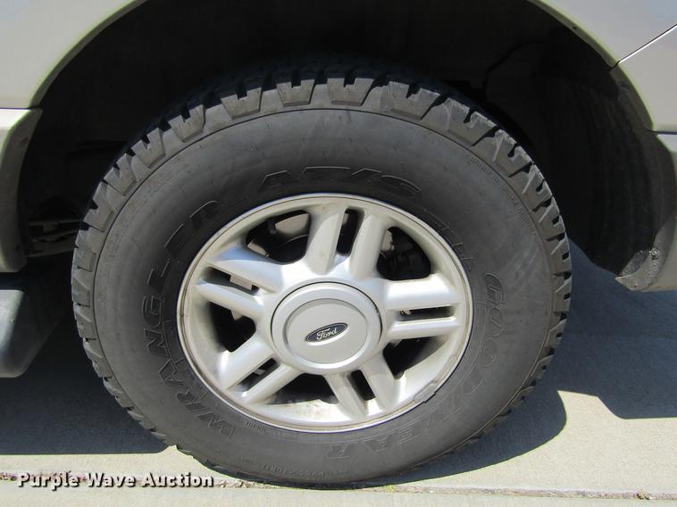 image for item DD5728 2003 Ford Expedition XLT SUV
