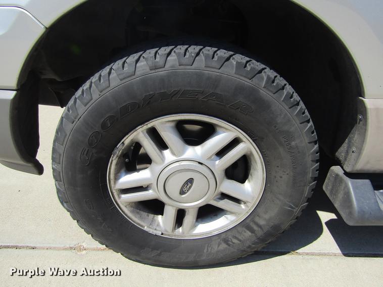 image for item DD5728 2003 Ford Expedition XLT SUV