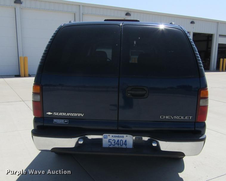 image for item DD5729 2001 Chevrolet Suburban C1500 SUV