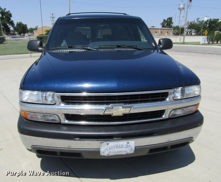 image for item DD5729 2001 Chevrolet Suburban C1500 SUV