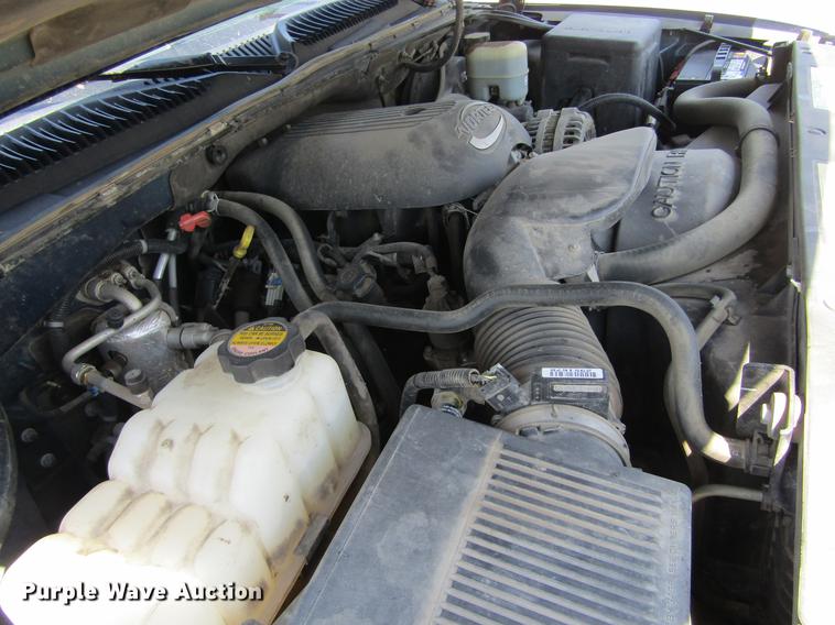 image for item DD5729 2001 Chevrolet Suburban C1500 SUV