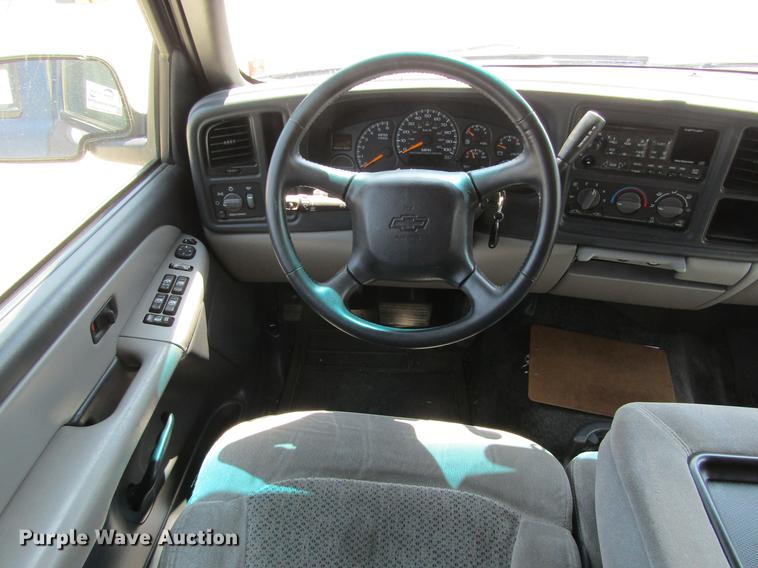 image for item DD5729 2001 Chevrolet Suburban C1500 SUV