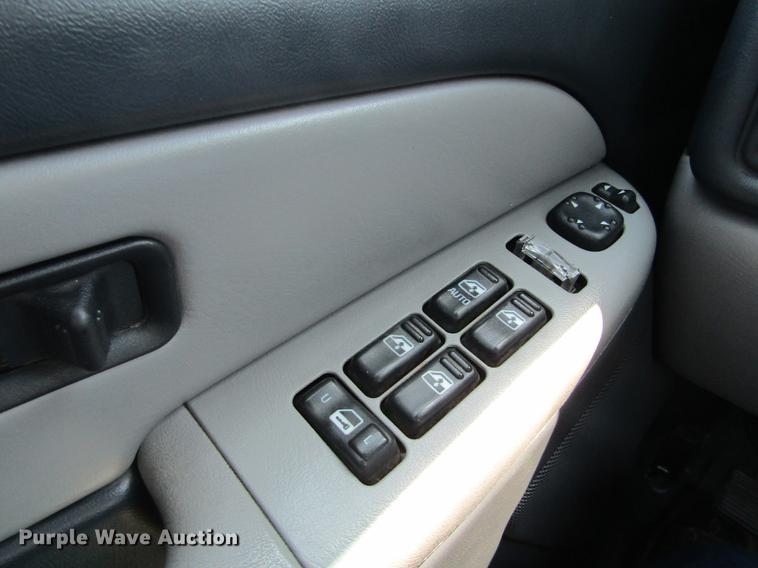 image for item DD5729 2001 Chevrolet Suburban C1500 SUV