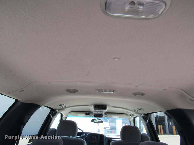 image for item DD5729 2001 Chevrolet Suburban C1500 SUV
