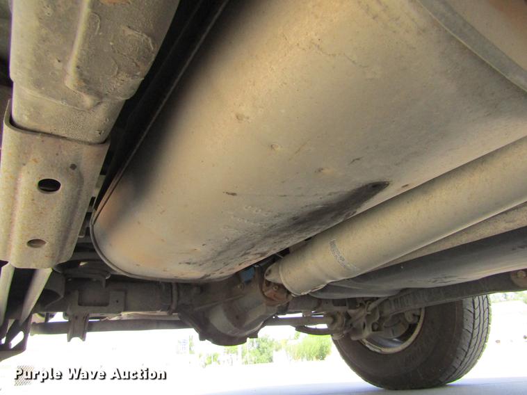 image for item DD5729 2001 Chevrolet Suburban C1500 SUV