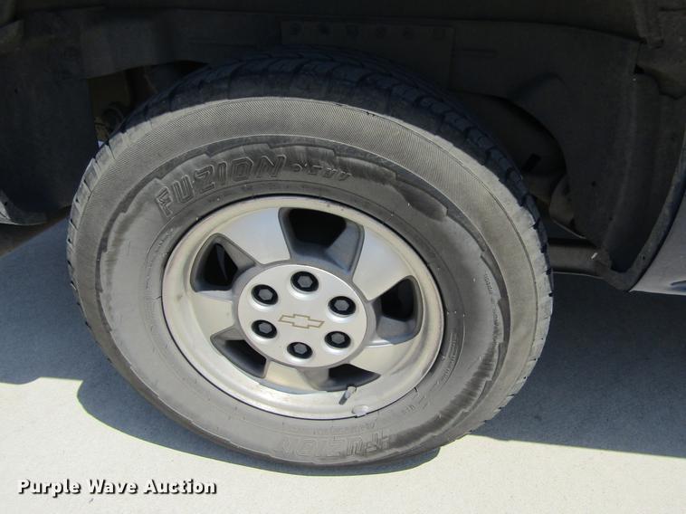 image for item DD5729 2001 Chevrolet Suburban C1500 SUV