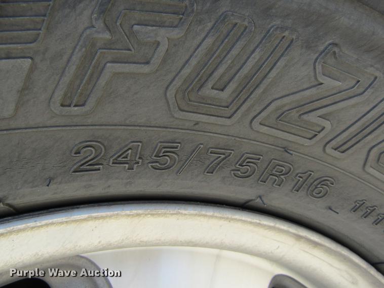 image for item DD5729 2001 Chevrolet Suburban C1500 SUV