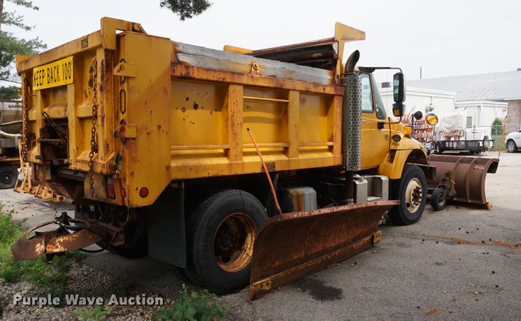 image for item DD7680 2002 International 7400 dump truck