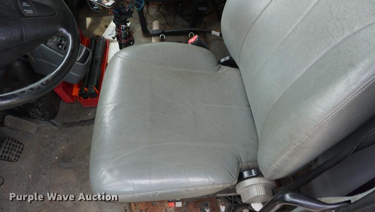 image for item DD7680 2002 International 7400 dump truck