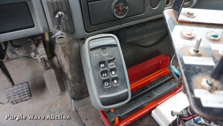 image for item DD7680 2002 International 7400 dump truck