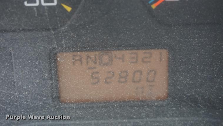 image for item DD7680 2002 International 7400 dump truck