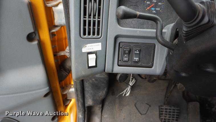 image for item DD7680 2002 International 7400 dump truck