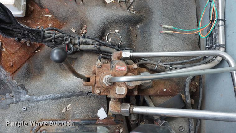 image for item DD7680 2002 International 7400 dump truck