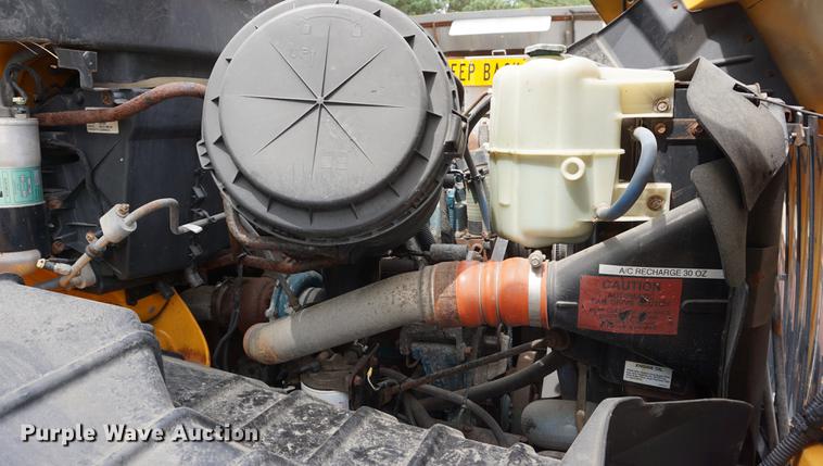 image for item DD7680 2002 International 7400 dump truck