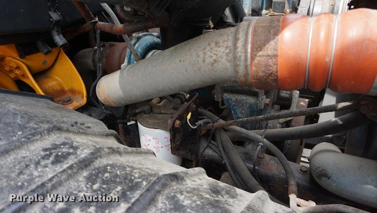 image for item DD7680 2002 International 7400 dump truck