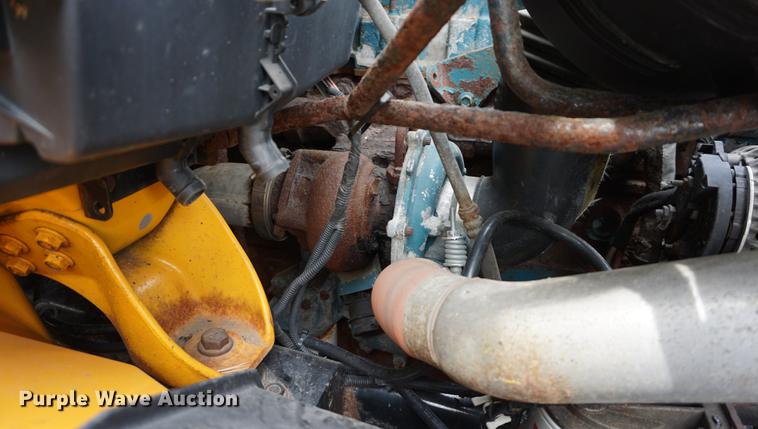 image for item DD7680 2002 International 7400 dump truck