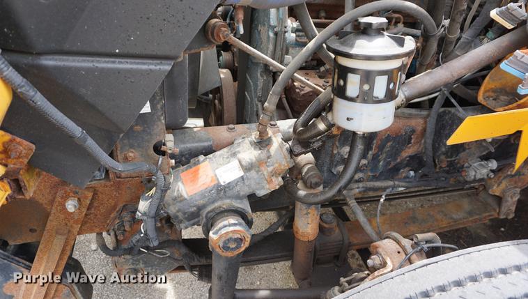 image for item DD7680 2002 International 7400 dump truck