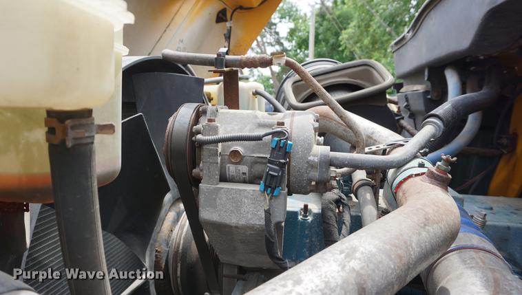 image for item DD7680 2002 International 7400 dump truck